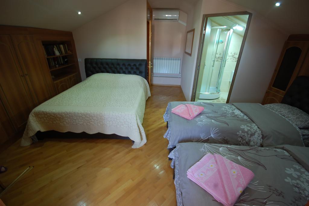 Guest House Eka & Gio Sighnaghi Exterior photo